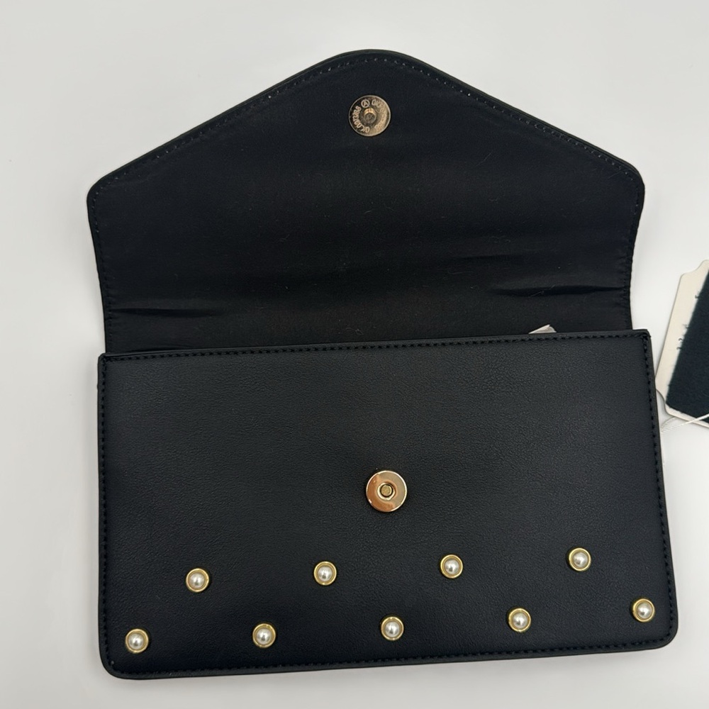Black clutch with crossbody strap - Picture 10 of 13